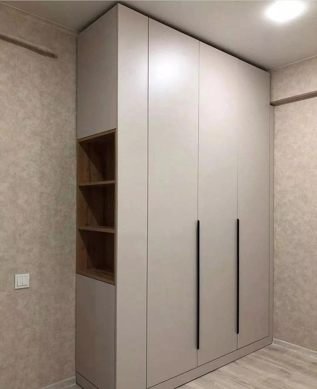Шкаф